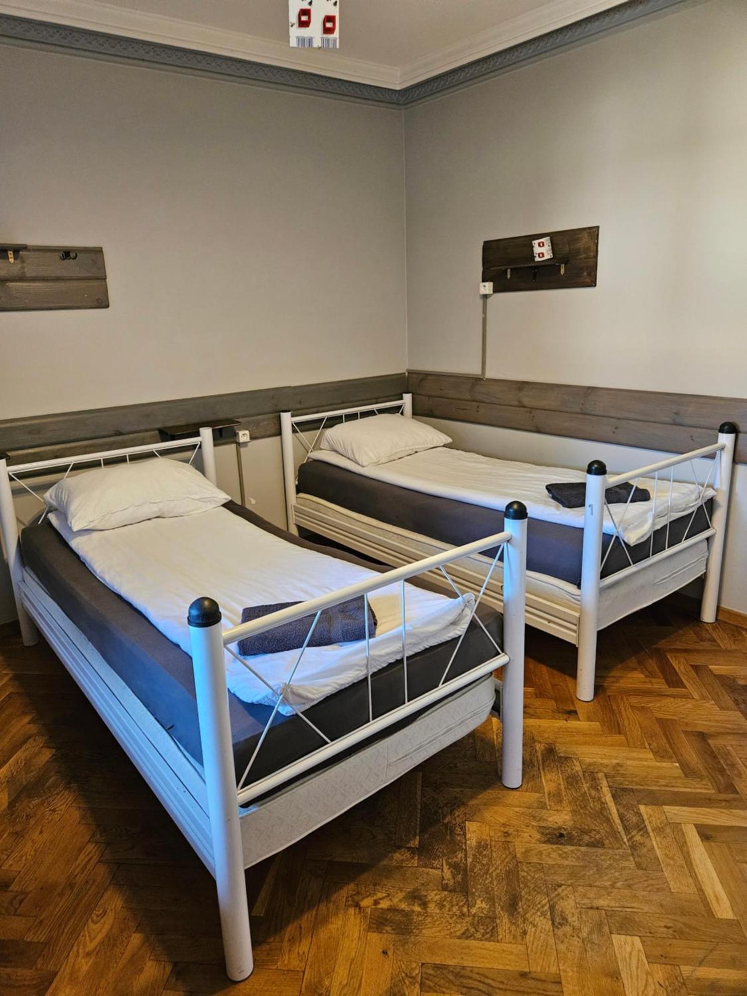 Pokoje Pracownicze Кімнати Для Працівників,Гуртожиток Сважендз Экстерьер фото
