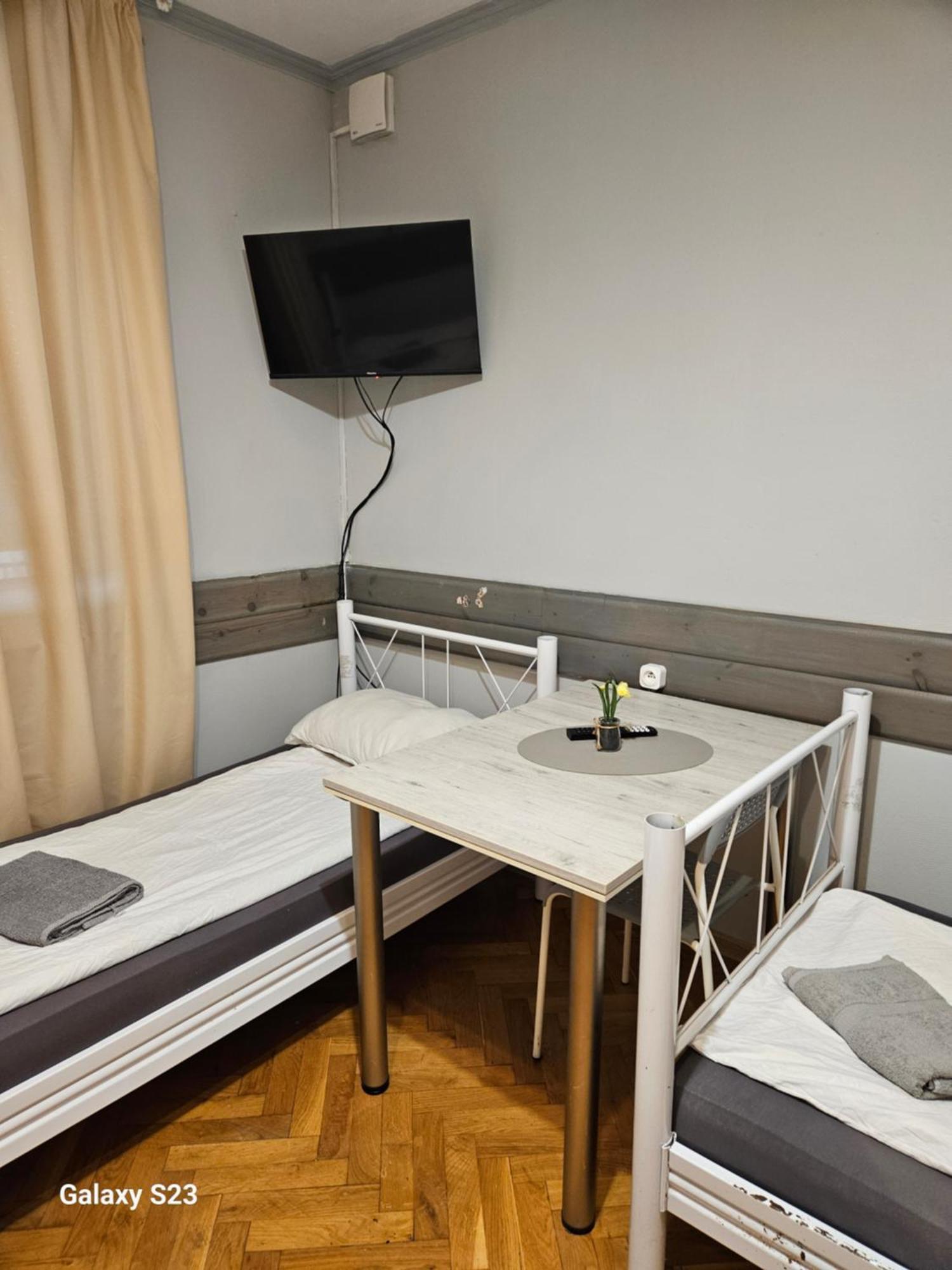 Pokoje Pracownicze Кімнати Для Працівників,Гуртожиток Сважендз Экстерьер фото